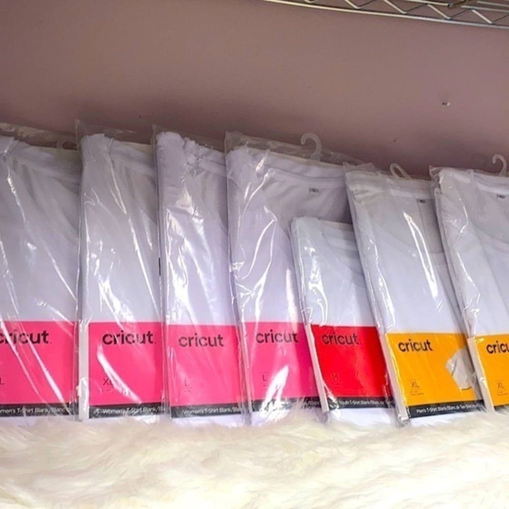 BUNDLE⭐️ 7 x CRICUT Infusible Ink Blank Tee Shirt Bundle! NWT Various sizes!